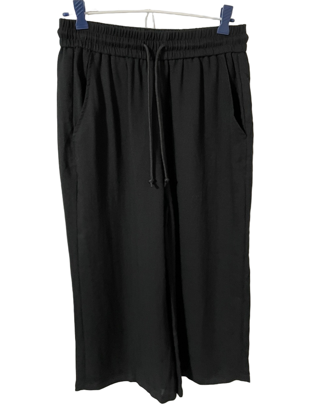 Nwt’s HALARA Black Wide-Leg Capris Size Medium